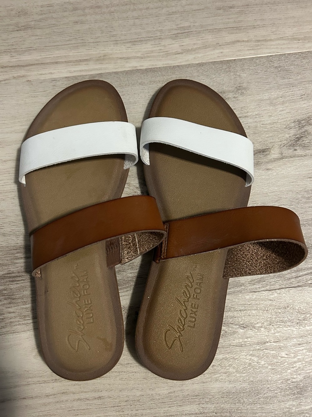 Skechers Luxe Foam Two-Band Slide Sandals in White and Brown, Size 8
